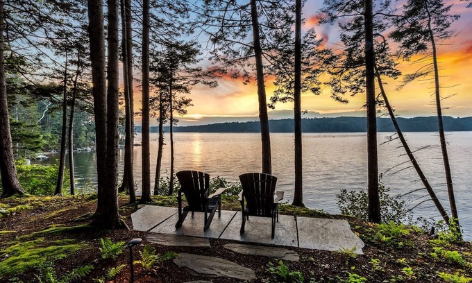 Saint George House | Serene Waters Retreat: Family-Friendly Scandinavian Getaway