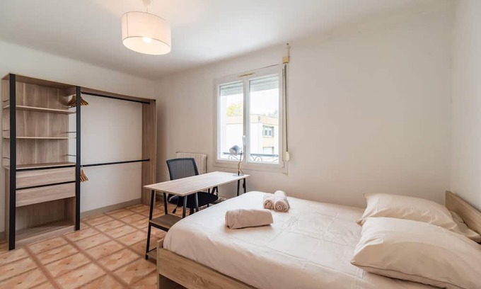 Guingamp House | Ideal Family Retreat at Gite du Stade, Guingamp for 8
