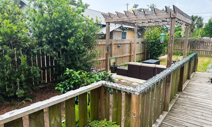 Warrington Cottage | Pet-Friendly 3 Bed Cottage Steps from Downtown Pensacola