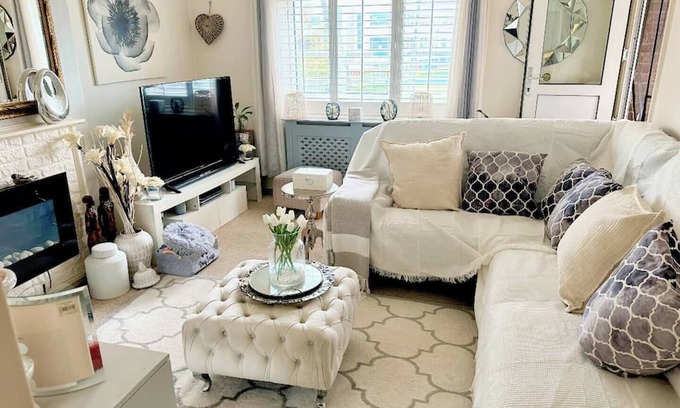 Streatham Hill Apartment | Inviting 2-Bed Retreat with Free Parking, Close to Station