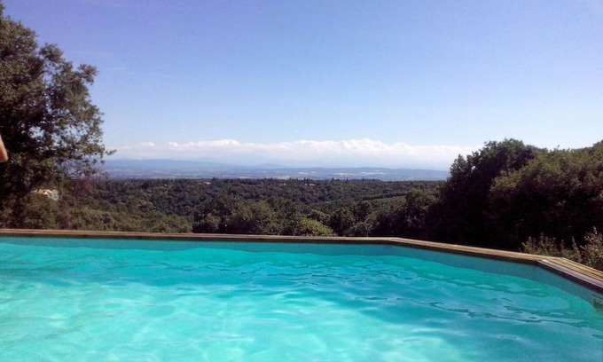 Villardonnel House | Cozy Gite for 6 with Pool, Spa & Pet-Friendly Amenities