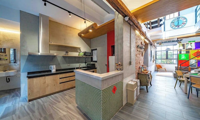 North District Bed & Breakfast | Cozy Shine Tree House: Family-Friendly with Dining Options