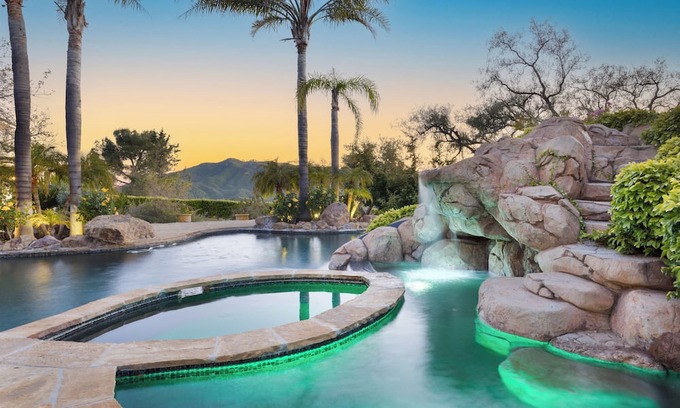 Malibu House | Le Grand Chateau by AvantStay | Elegant Estate with Pool & Spa