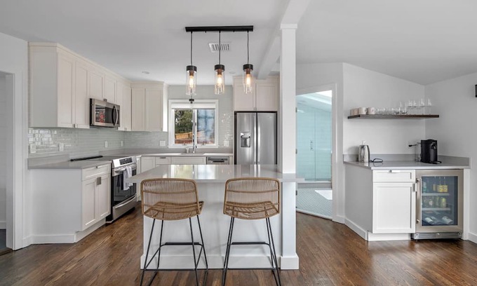 Marblehead Cottage | Discover The Sunset: Cozy Seaside Cottage in Marblehead