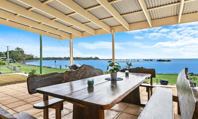 Toogoom House | Beachfront Escape: Sandbar on Moreton with Ocean View