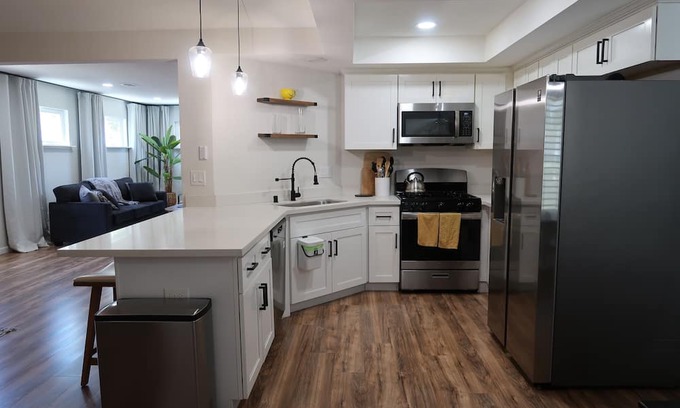 Fairfield House | Unforgettable Napa and Suisun Valley Retreat with Spa & Hot Tub