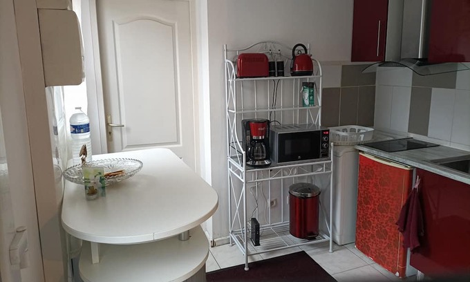 Franqueville-Saint-Pierre Apartment | Maisonnette 10 mn de Rouen, Proche de Toutes Commodités