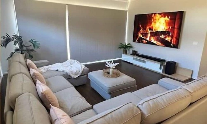 Werribee House | Modern Retreat in Werribee with Family-Friendly Amenities