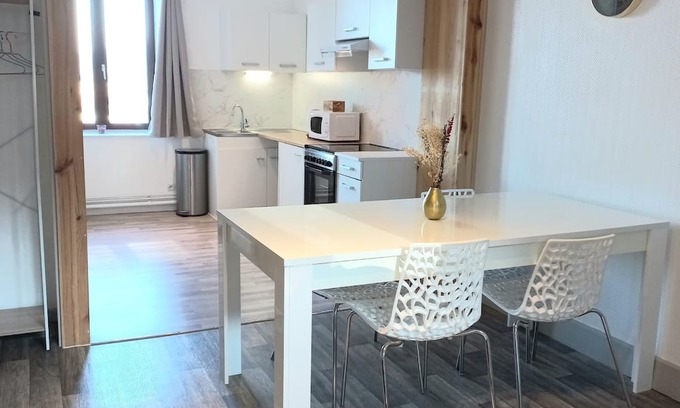 Remiremont Apartment | Quiet Appartement Les Iris Near City Center with Kitchen