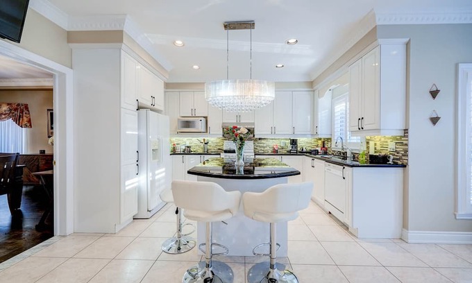 Richmond Hill House | Spacious 4-Bedroom House in Richmond Hill for Families