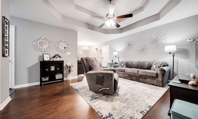 Gallatin House | Guest Rated 10/10: Touch of Turquoise in Gallatin TN