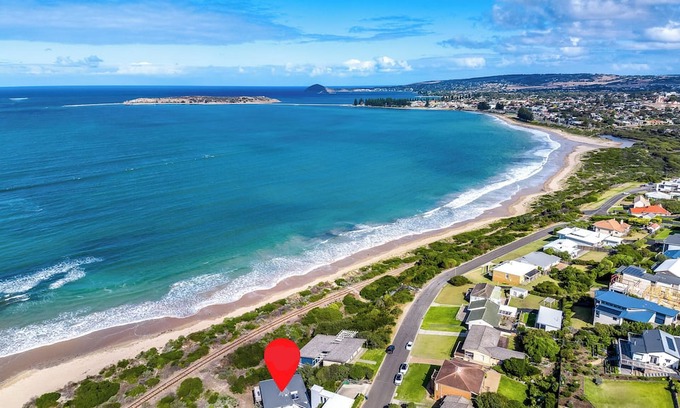 McCracken House | Prime Location at McCracken with Ocean Views and Pool