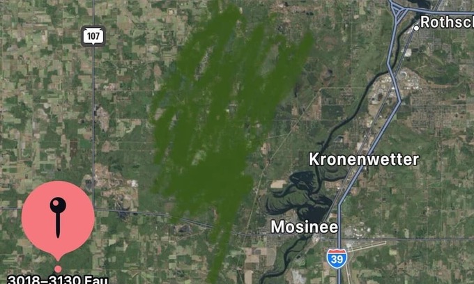 Mosinee House | Waterside Campsite: Pet-Friendly Retreat for Families