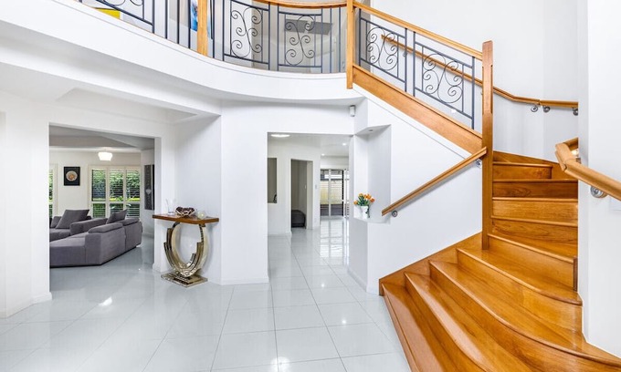 Sunnybank Hills House | Comfortable 4 Bedroom Home with Breakfast Near Sunnybank