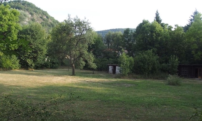 Montjay House | Holiday Home 'Chalet Du Bois D'estève' with Mountain View, Shared Terrace and Wi-Fi