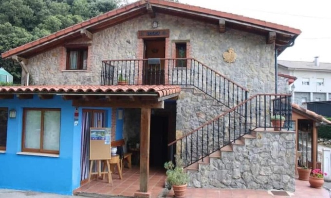 Isla House | Cozy Holiday Home 'Posada Paraso Iris' with Private Garden