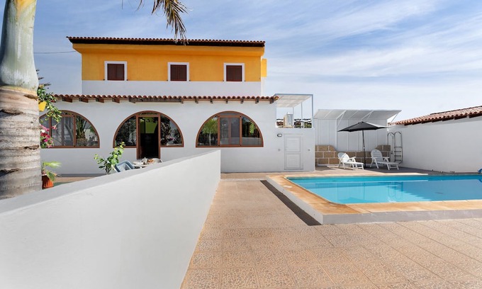 Granadilla de Abona Ski Chalet | Villa Duke: Scenic Mountain Views with Private Pool & Wi-Fi