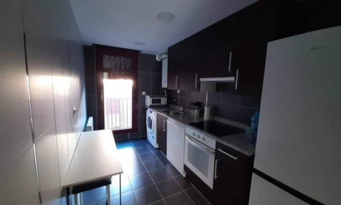 Abena Apartment | Cozy 1-Bedroom Apartment in Sabiñánigo for Families