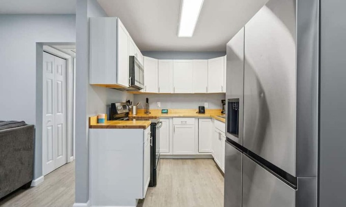 Parker House | Discover Comfort at 9th Air Traffic Control HUB Hotel
