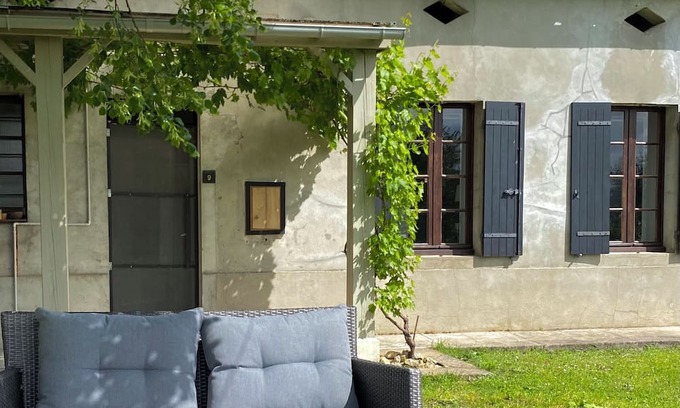 Neuvicq Cottage | Discover Relaxation at Le Petit Four à Pain Hotel