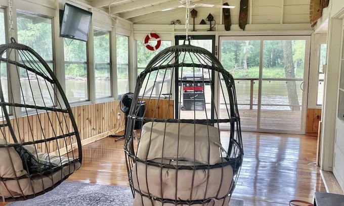 Janesville Cabin | Pet-Friendly River Cabin: Ideal Getaway for Families