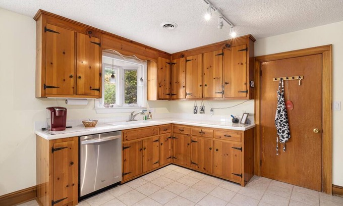 Lynn Garden House | Inviting 3BR Boone Lakefront Home with Scenic Views
