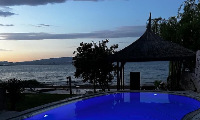 Orhangazi Villa | Idyllic Villa Atroa Lakehouse - Family-Friendly Retreat