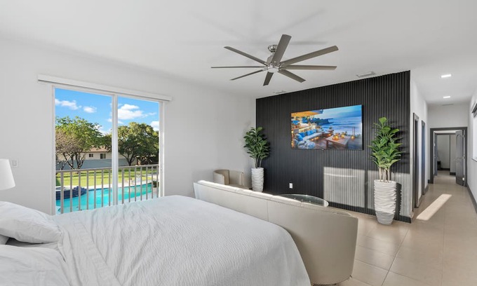 Tamiami House | Elegant Mansion in Miami with Pool and Ocean Views
