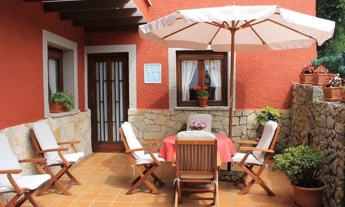 Celorio House | Relax at Casa Magdalena in Celorio with Family-Friendly Amenities