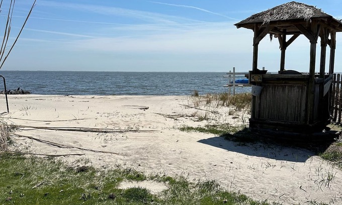 Patchogue Cottage | Relax in a Cozy Yellow Cottage by the Ocean