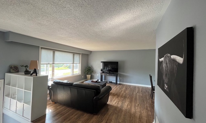 Barrie Apartment | Inviting King Bedroom Suite with Kitchen in North Barrie