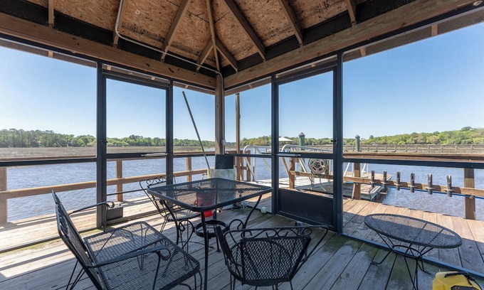 Meridian House | Marsh Views & Deepwater Dock: Perfect for Family Retreats