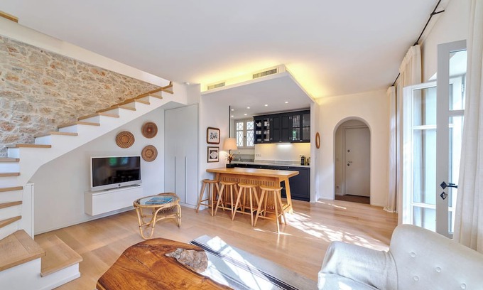 Saint-Jean-Cap-Ferrat House | Picturesque Town House Near the Beach in Saint-Jean-Cap-Ferrat