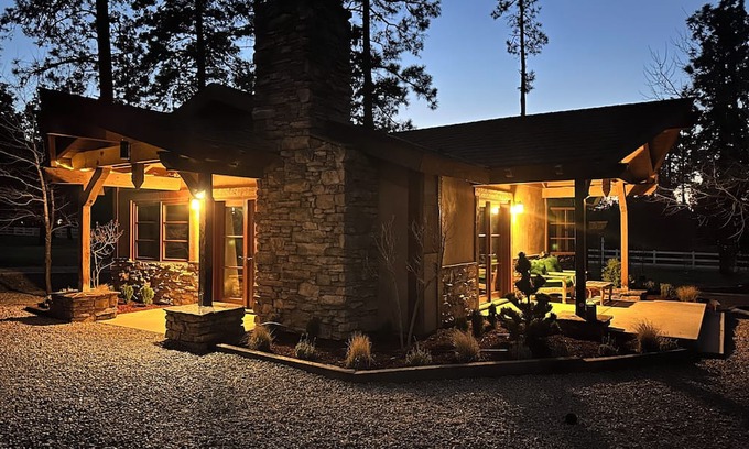 Mountain Center Cabin | Enchanting Mountain Cabin Retreat with Breakfast Included
