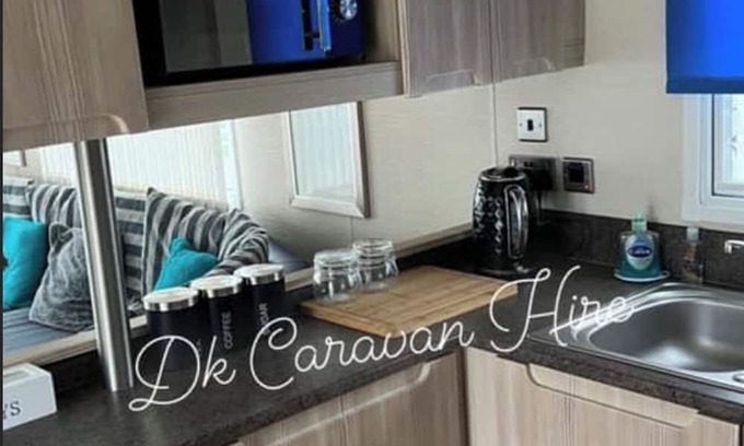 Towyn Cabin | Elegant Caravan Retreat in Towyn, North Wales for Families