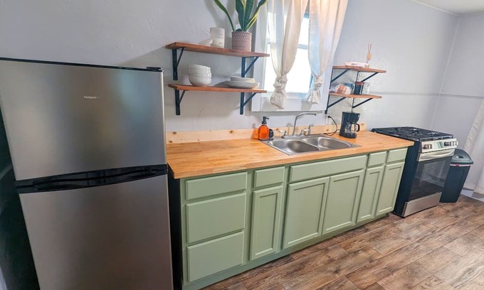 Pauls Valley House | Secure Stay with Spa, Hot Tub & Family-Friendly Amenities
