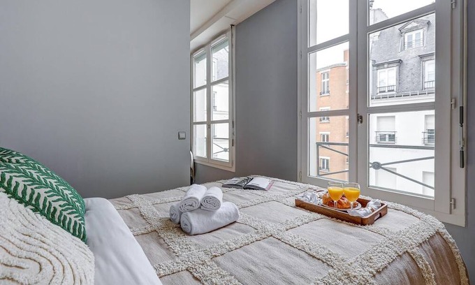 Gaillon Apartment | Charming 1BR Apartment near Palais Garnier