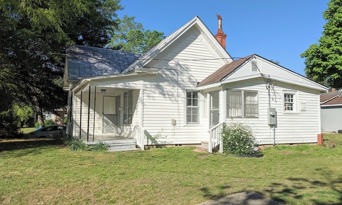 Clayton House | Charming Retreat in Clayton with Family & Pet-Friendly Amenities
