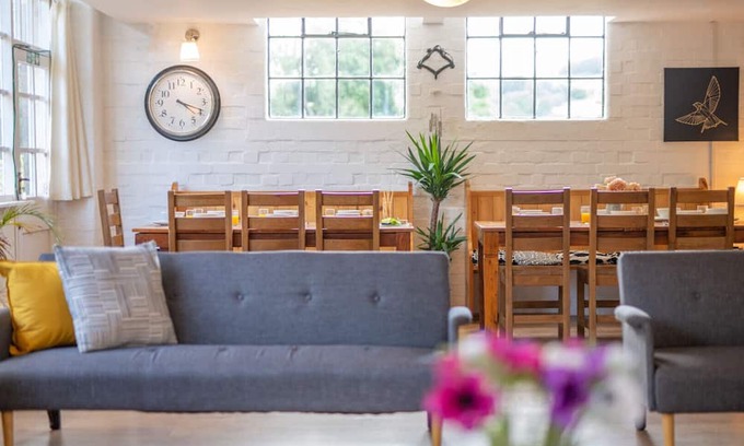 Lea House | Discover The Coach House - Lea: Family & Pet Friendly Stay