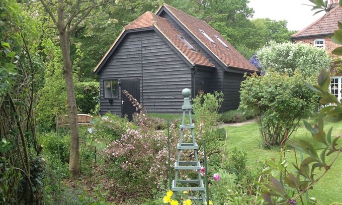 Much Hadham Apartment | Cozy Rural Retreat B&B Near Stansted and London