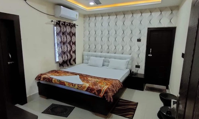 Purulia Hotel | Budget-Friendly Hotel Garg Purulia with Breakfast & Family Perks