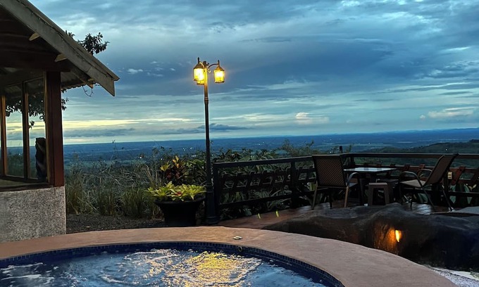 Penjamo Cabin | Cozy Mountain Cabin Retreat - El Roble with Pool & Spa