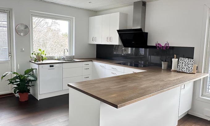 Danderyd House | Lyxig Villa med Fantastisk Sjöutsikt - 15 Minuter Från Centrum