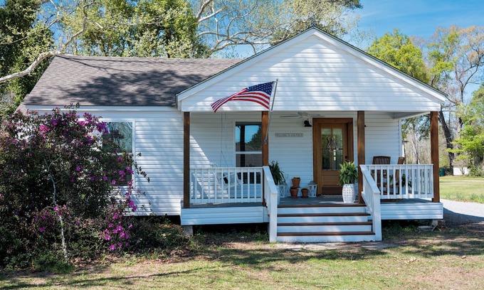 Hammond Other | Private Entrance Retreat Near SLU with Pool and Spa