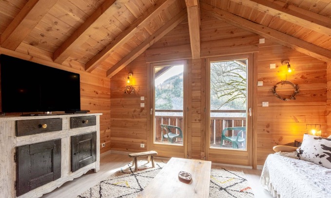 Saint-Colomban-des-Villards Apartment | Cozy 'Petit Appartement' with Mountain Views & Private Terrace