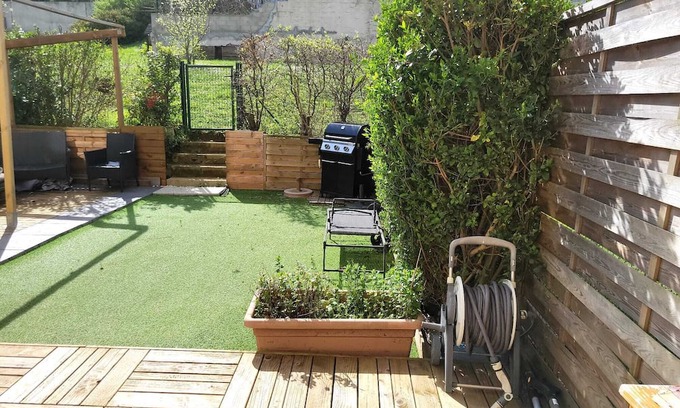 Vitry-sur-Seine Apartment | Charming Duplex with Garden, Steps from Tramway to Paris