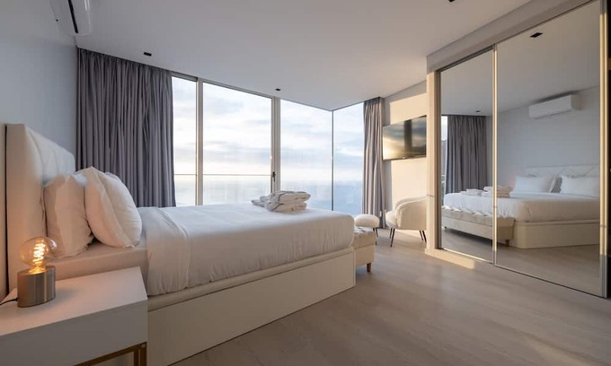 Calheta House | Holiday Home 'Luxury Villa Pérola' with Sea View, Wi-Fi and Air Conditioning