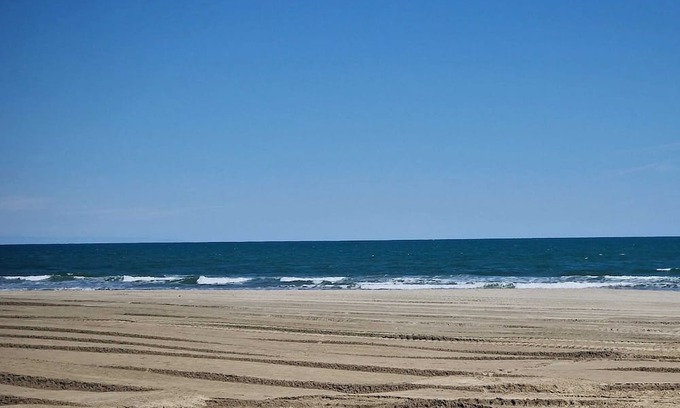 La Jetee Apartment | Cozy Studio for 3 Near the Beach at Canet-en-Roussillon