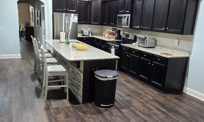 Gulfport House | Ideal 5-Bedroom Retreat with Spa, Near Beach & Perfect Score