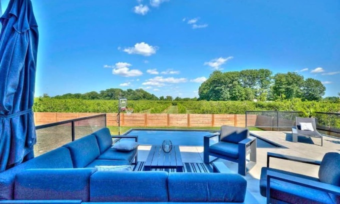 Louth House | Discover Tranquility at Orchard Oasis with Private Pool